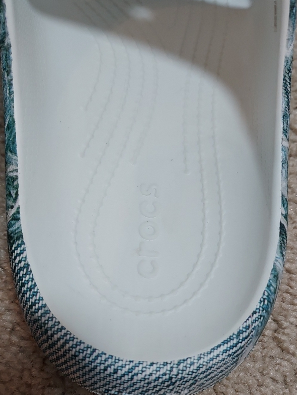 Crocs In Denim Pattern ( SIZE 10) - Picture 7 of 10